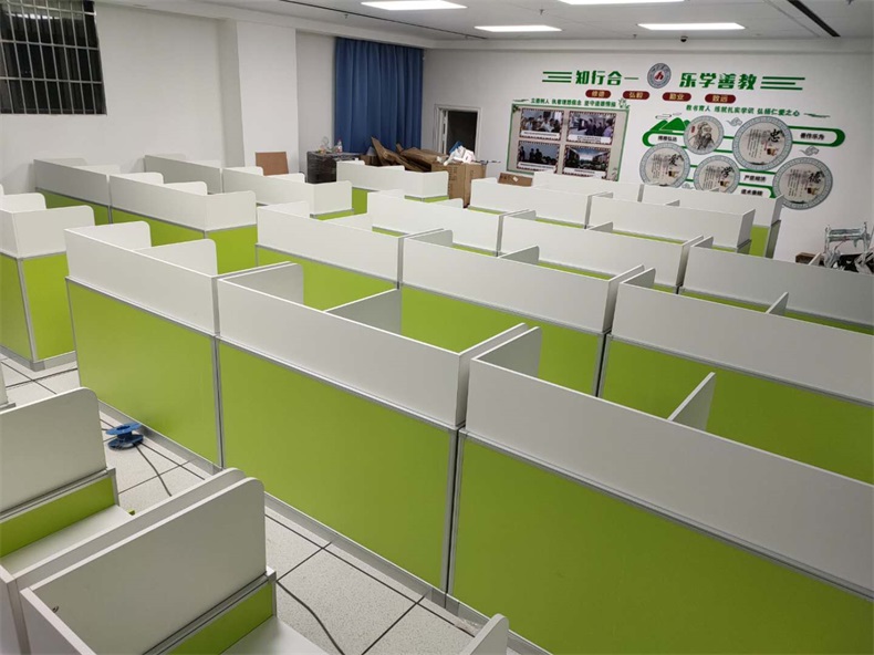廣西省河池學院升降屏風語音教室建設
